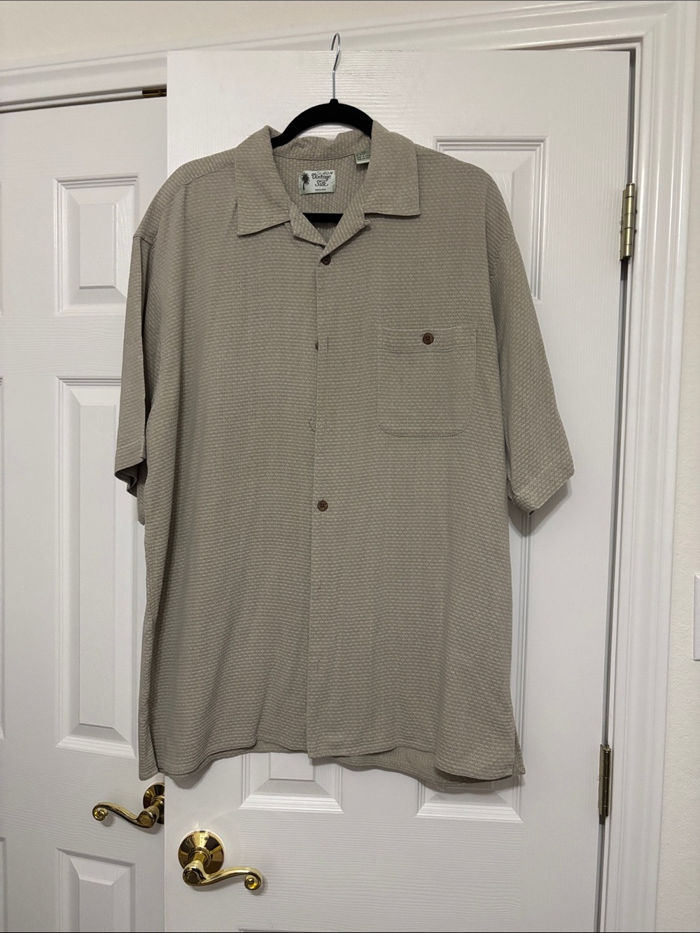 Vintage Men's Short-Sleeve Button-Down Shirt in Taupe